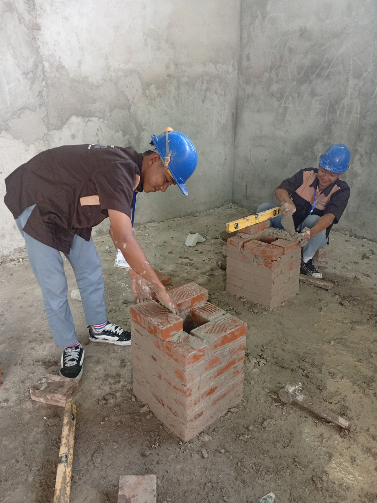 Praktik pasang bata Teknik Konstruksi dan Perumahan